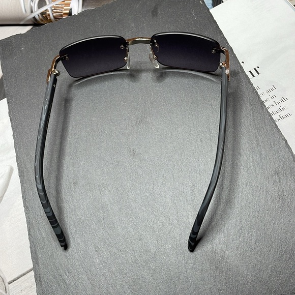 Chic minimalist style sunglasses - Picture 3 of 4